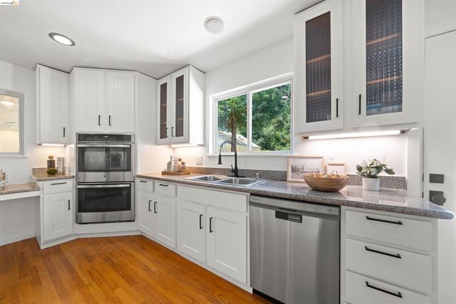 4833 Shetland Ave., Oakland, CA 94605