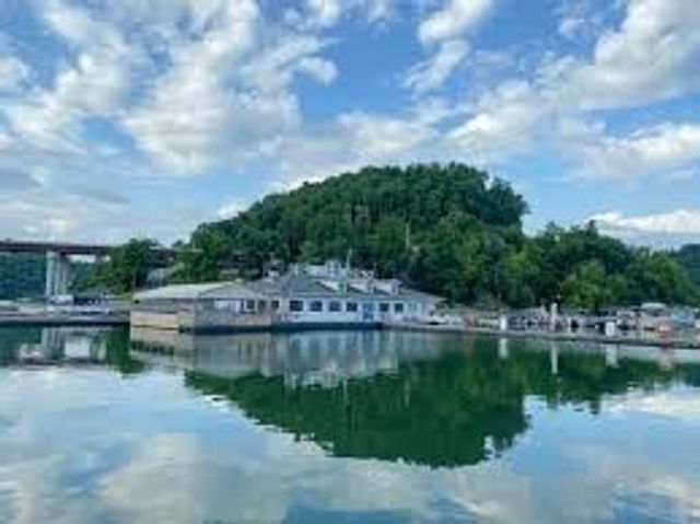 2304 Backbone Rd, Sparta, TN 38583