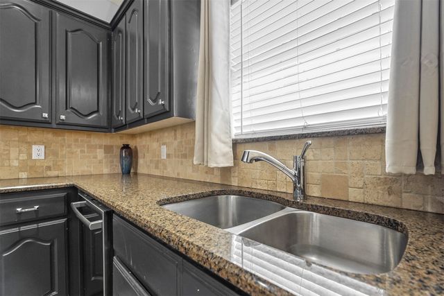 1110 Retama Park Drive, Talty, TX 75160