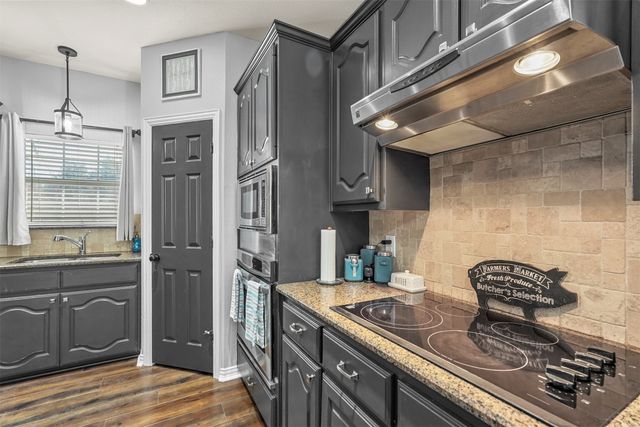 1110 Retama Park Drive, Talty, TX 75160