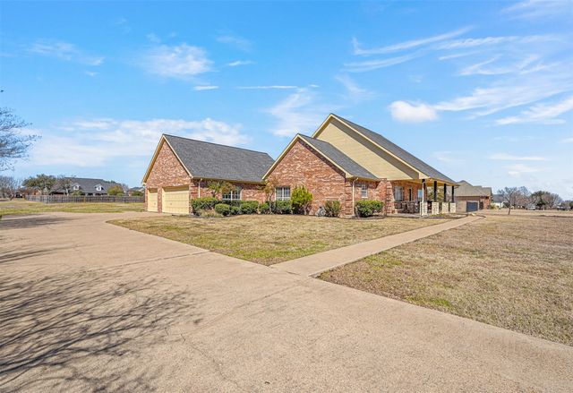 1110 Retama Park Drive, Talty, TX 75160