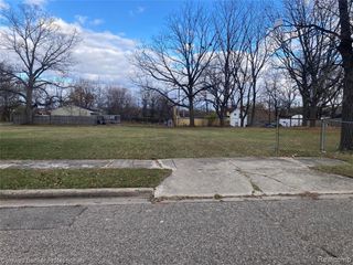 32 Riker Street, Pontiac, MI 48342