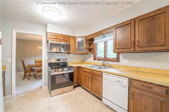 1377 Nottingham Road, Charleston, WV 25314