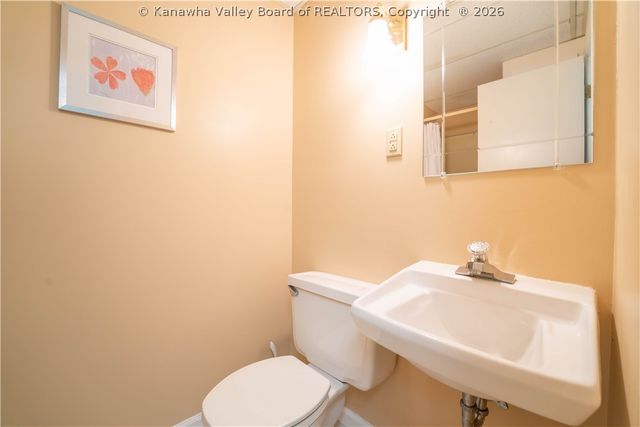 1377 Nottingham Road, Charleston, WV 25314