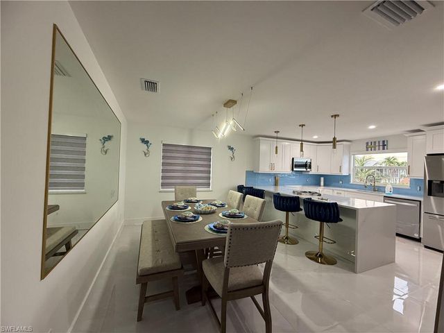 261 Egret ST, Fort Myers Beach, FL 33931
