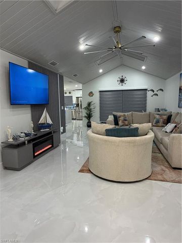 261 Egret ST, Fort Myers Beach, FL 33931