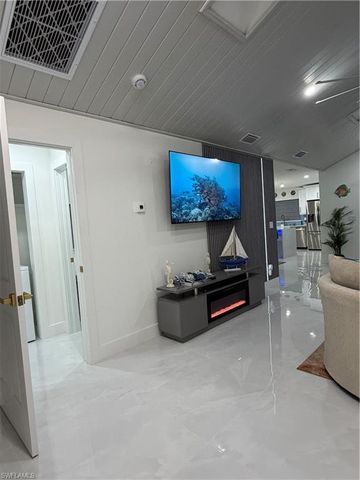 261 Egret ST, Fort Myers Beach, FL 33931