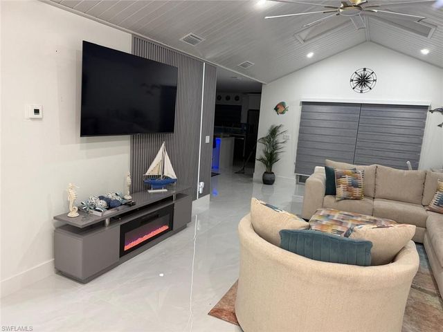 261 Egret ST, Fort Myers Beach, FL 33931