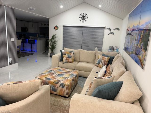 261 Egret ST, Fort Myers Beach, FL 33931