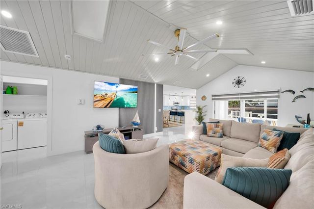 261 Egret ST, Fort Myers Beach, FL 33931