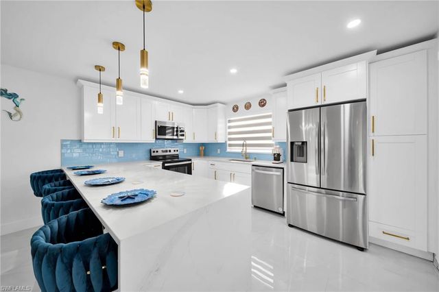 261 Egret ST, Fort Myers Beach, FL 33931