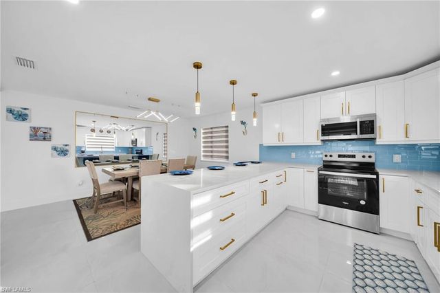261 Egret ST, Fort Myers Beach, FL 33931