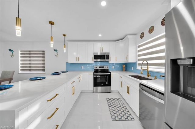 261 Egret ST, Fort Myers Beach, FL 33931
