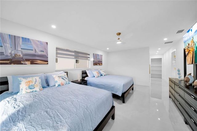 261 Egret ST, Fort Myers Beach, FL 33931