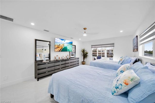 261 Egret ST, Fort Myers Beach, FL 33931
