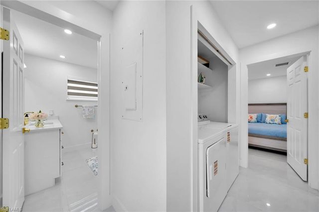 261 Egret ST, Fort Myers Beach, FL 33931