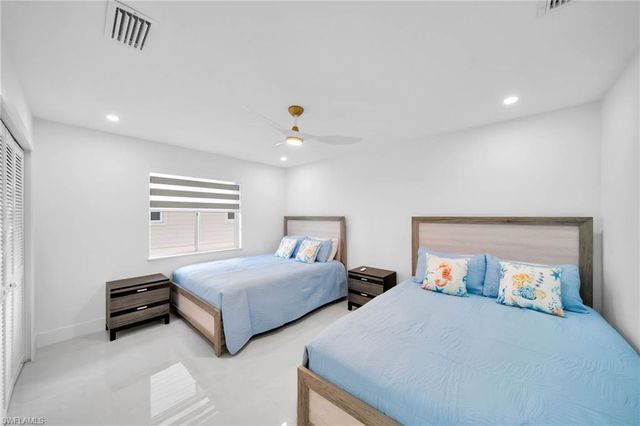 261 Egret ST, Fort Myers Beach, FL 33931