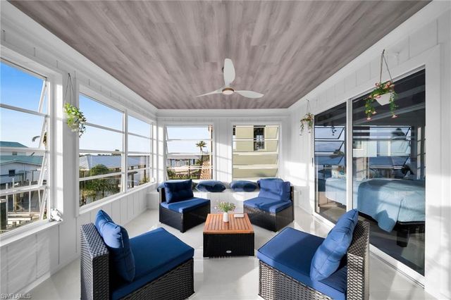 261 Egret ST, Fort Myers Beach, FL 33931