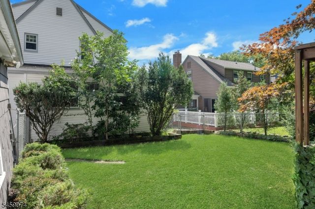 9 Sherwood Pl, West Orange Twp., NJ 07052