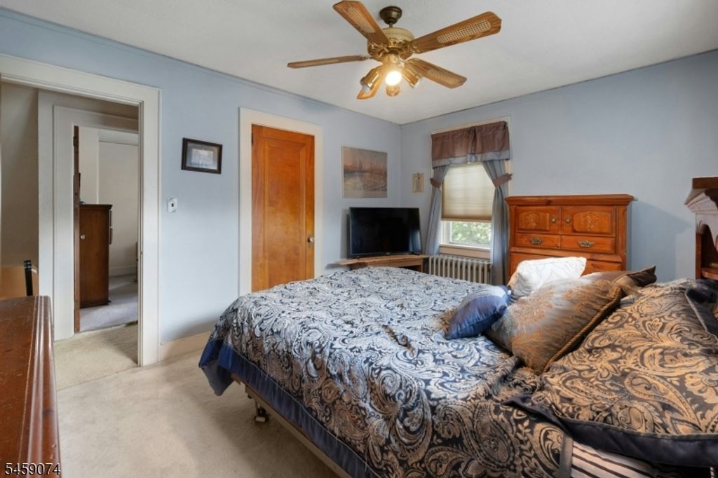 Image 17 of property listing at 9 Sherwood Pl, West Orange Twp., NJ 07052