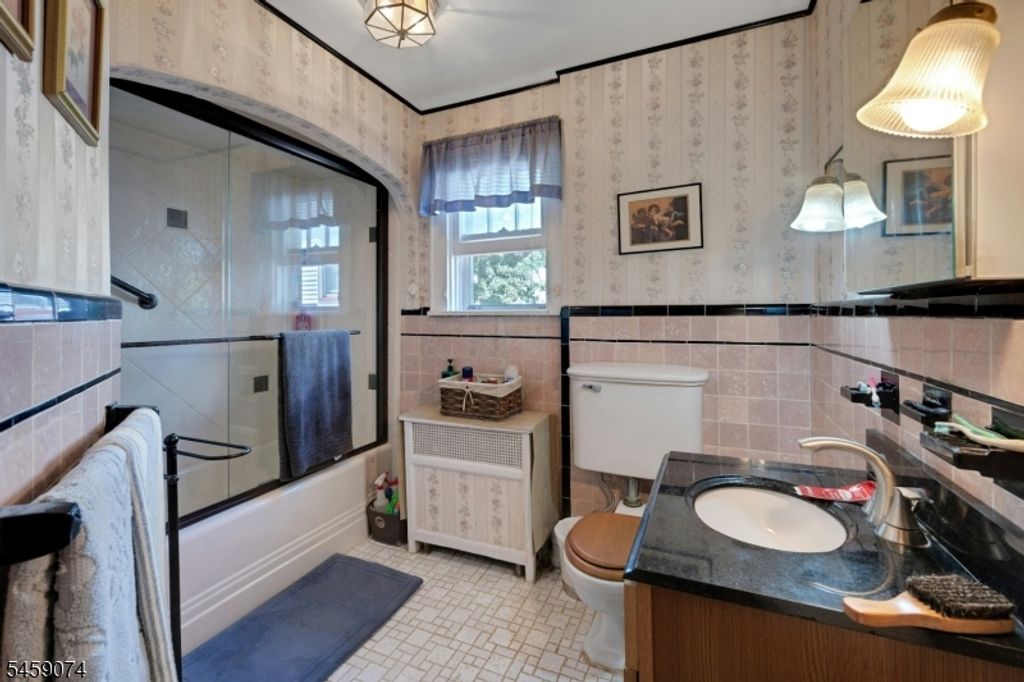 Image 21 of property listing at 9 Sherwood Pl, West Orange Twp., NJ 07052