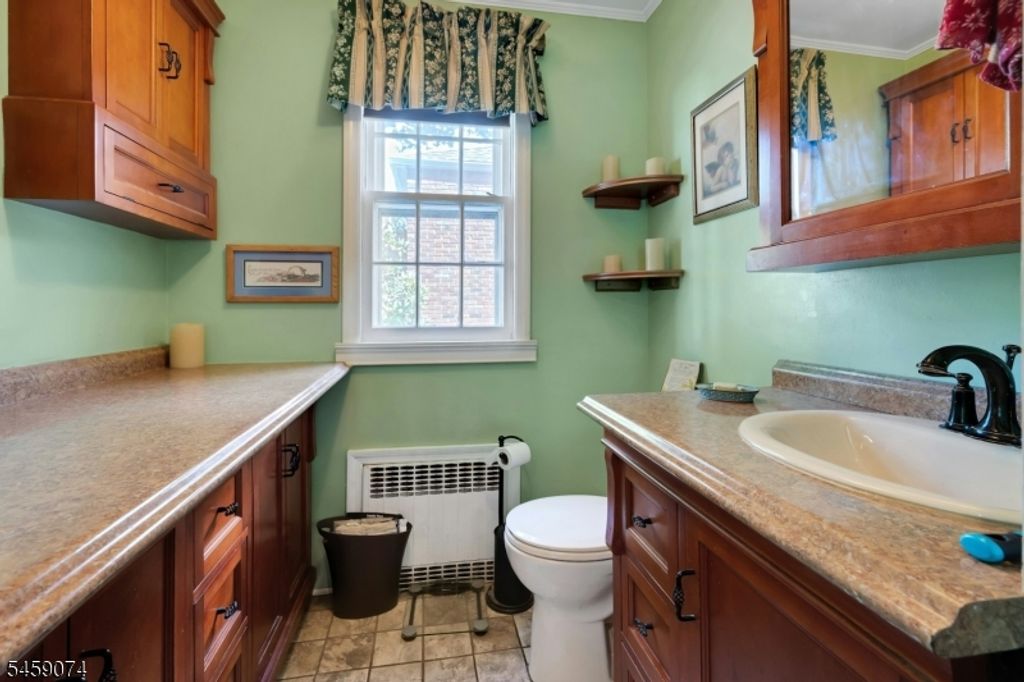 Image 25 of property listing at 9 Sherwood Pl, West Orange Twp., NJ 07052