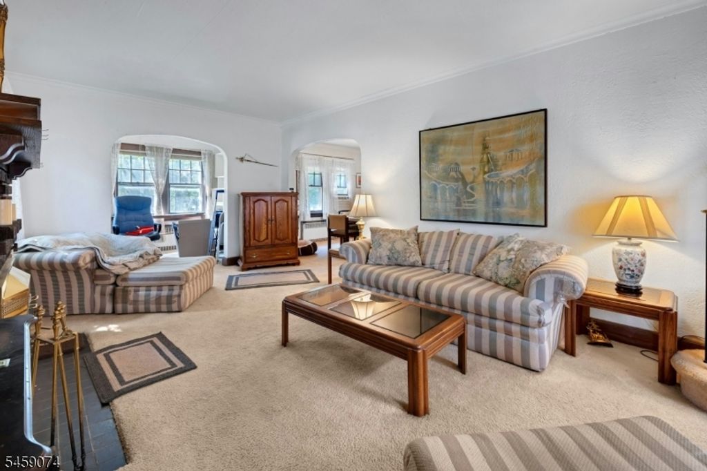 Image 4 of property listing at 9 Sherwood Pl, West Orange Twp., NJ 07052