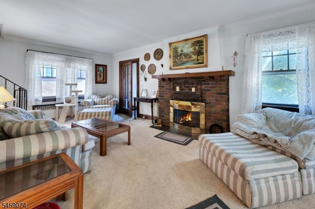 Image 5 of property listing at 9 Sherwood Pl, West Orange Twp., NJ 07052