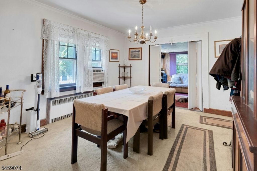 Image 7 of property listing at 9 Sherwood Pl, West Orange Twp., NJ 07052