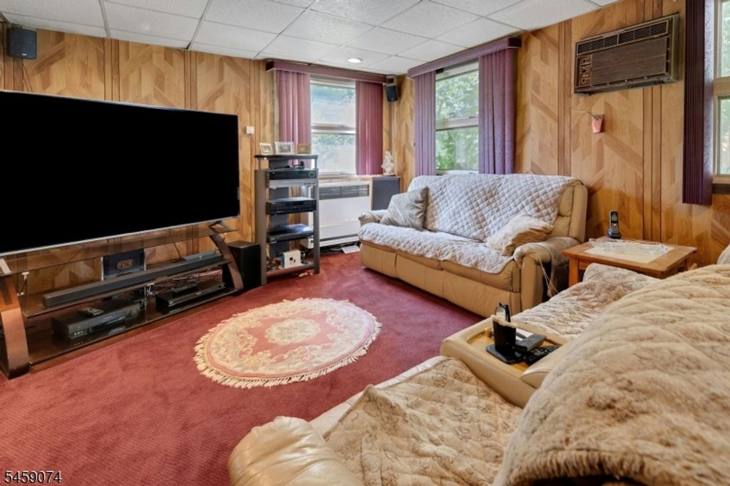 Image 9 of property listing at 9 Sherwood Pl, West Orange Twp., NJ 07052