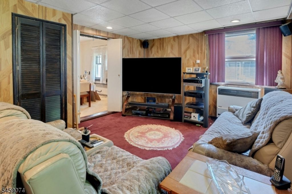 Image 10 of property listing at 9 Sherwood Pl, West Orange Twp., NJ 07052