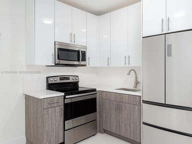 676 NW 47th St 4, Miami, FL 33127
