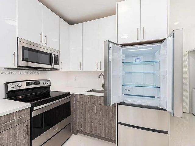 676 NW 47th St 4, Miami, FL 33127