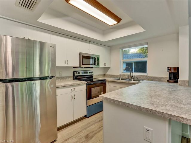 205 Georgetown BLVD 23, Naples, FL 34112