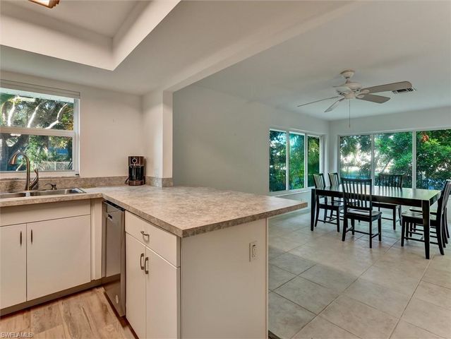 205 Georgetown BLVD 23, Naples, FL 34112