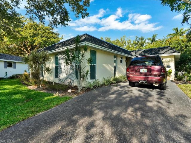 205 Georgetown BLVD 23, Naples, FL 34112