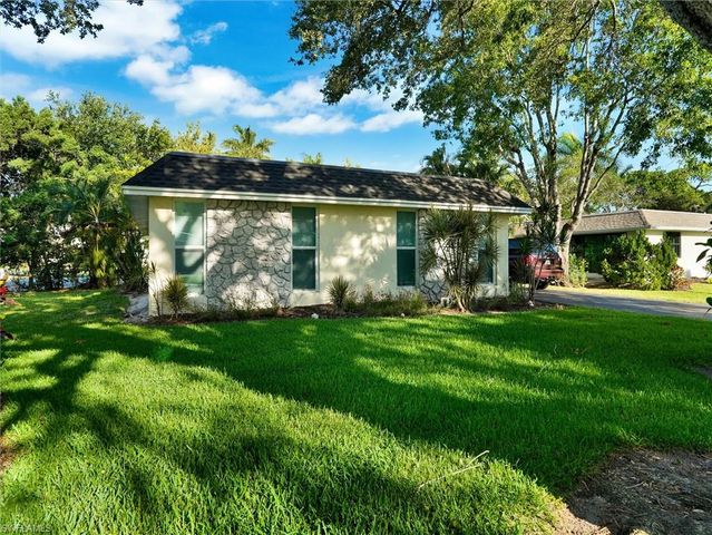 205 Georgetown BLVD 23, Naples, FL 34112