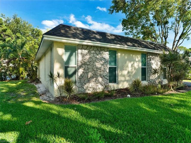 205 Georgetown BLVD 23, Naples, FL 34112