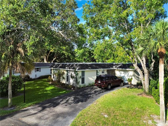 205 Georgetown BLVD 23, Naples, FL 34112
