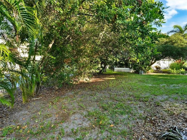 205 Georgetown BLVD 23, Naples, FL 34112