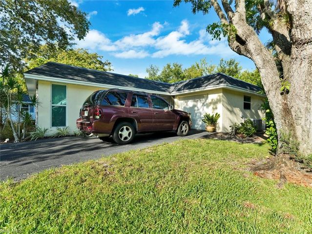 205 Georgetown BLVD 23, Naples, FL 34112