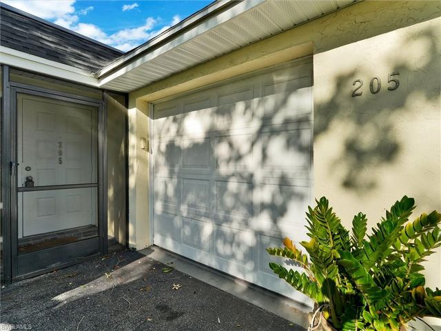 205 Georgetown BLVD 23, Naples, FL 34112