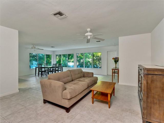 205 Georgetown BLVD 23, Naples, FL 34112