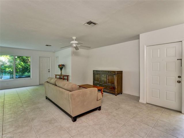205 Georgetown BLVD 23, Naples, FL 34112