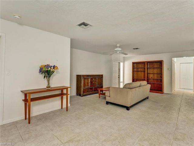 205 Georgetown BLVD 23, Naples, FL 34112
