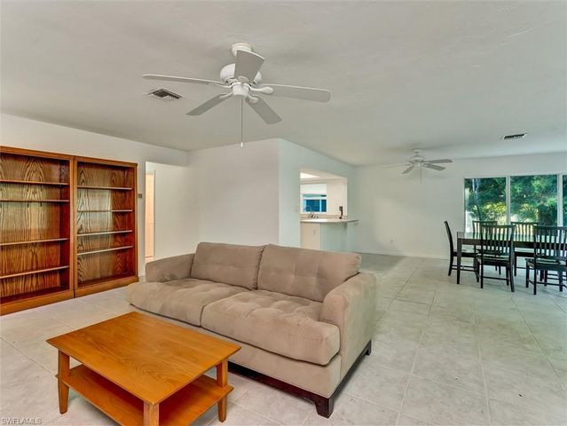 205 Georgetown BLVD 23, Naples, FL 34112