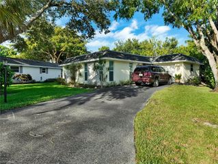 205 Georgetown BLVD 23, Naples, FL 34112