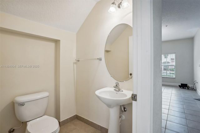 2851 W Prospect Rd 1002, Tamarac, FL 33309