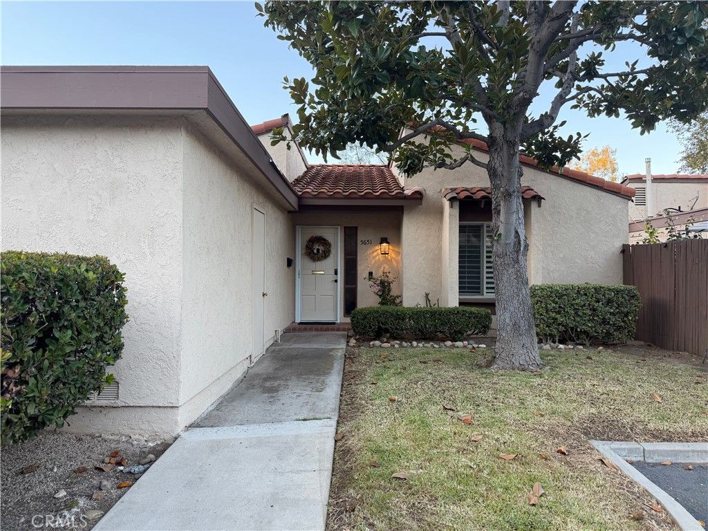 5651 E Plaza De Santos, Anaheim, CA 92807 — exterior