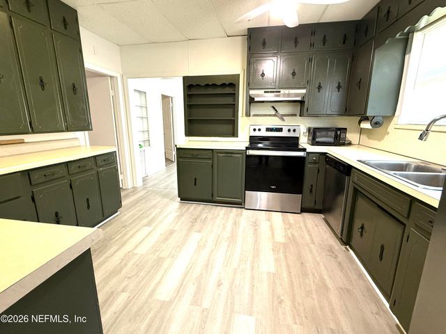 6037 TRANSYLVANIA Avenue, Jacksonville, FL 32210